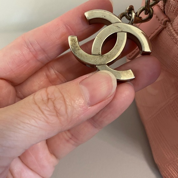 Authentic Chanel pink purse with cc logos - Picture 15 of 16